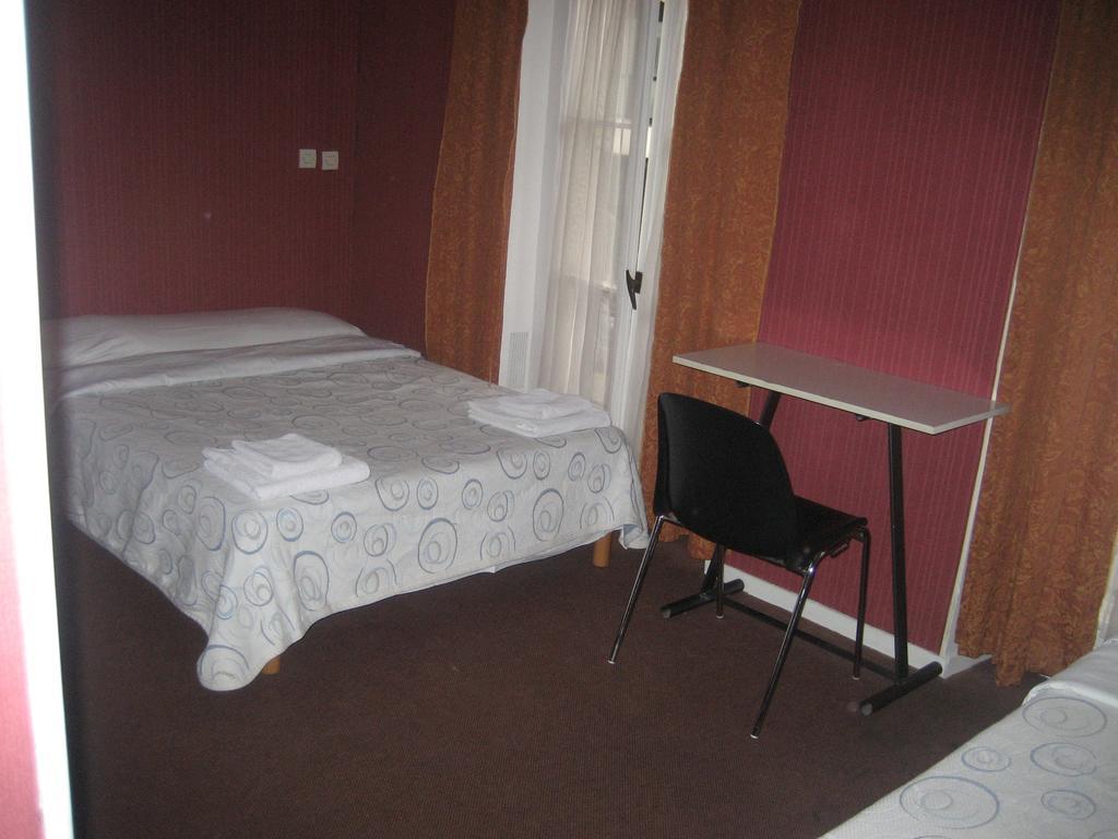 Hotel Meteore Paris Oda fotoğraf