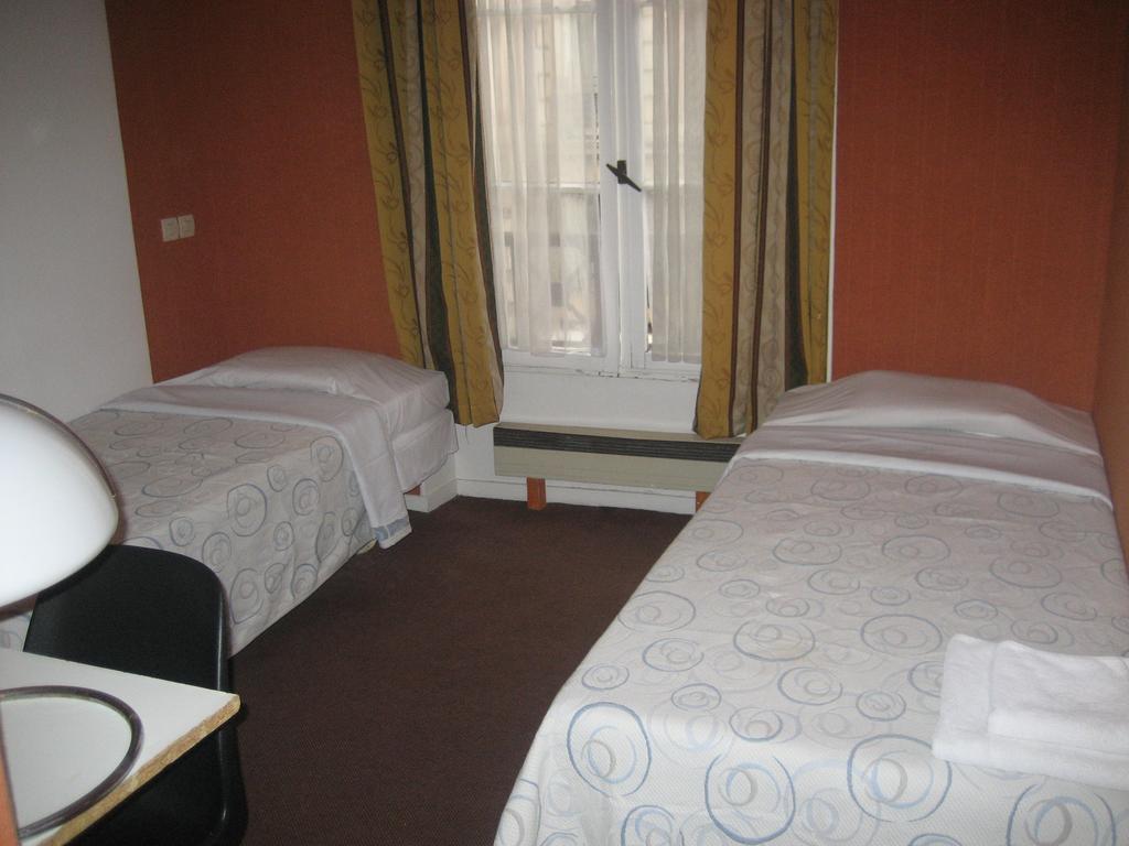 Hotel Meteore Paris Oda fotoğraf
