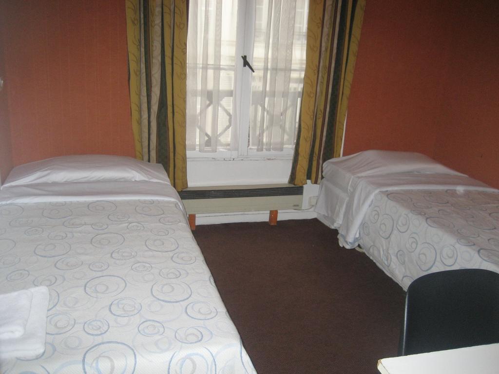 Hotel Meteore Paris Oda fotoğraf